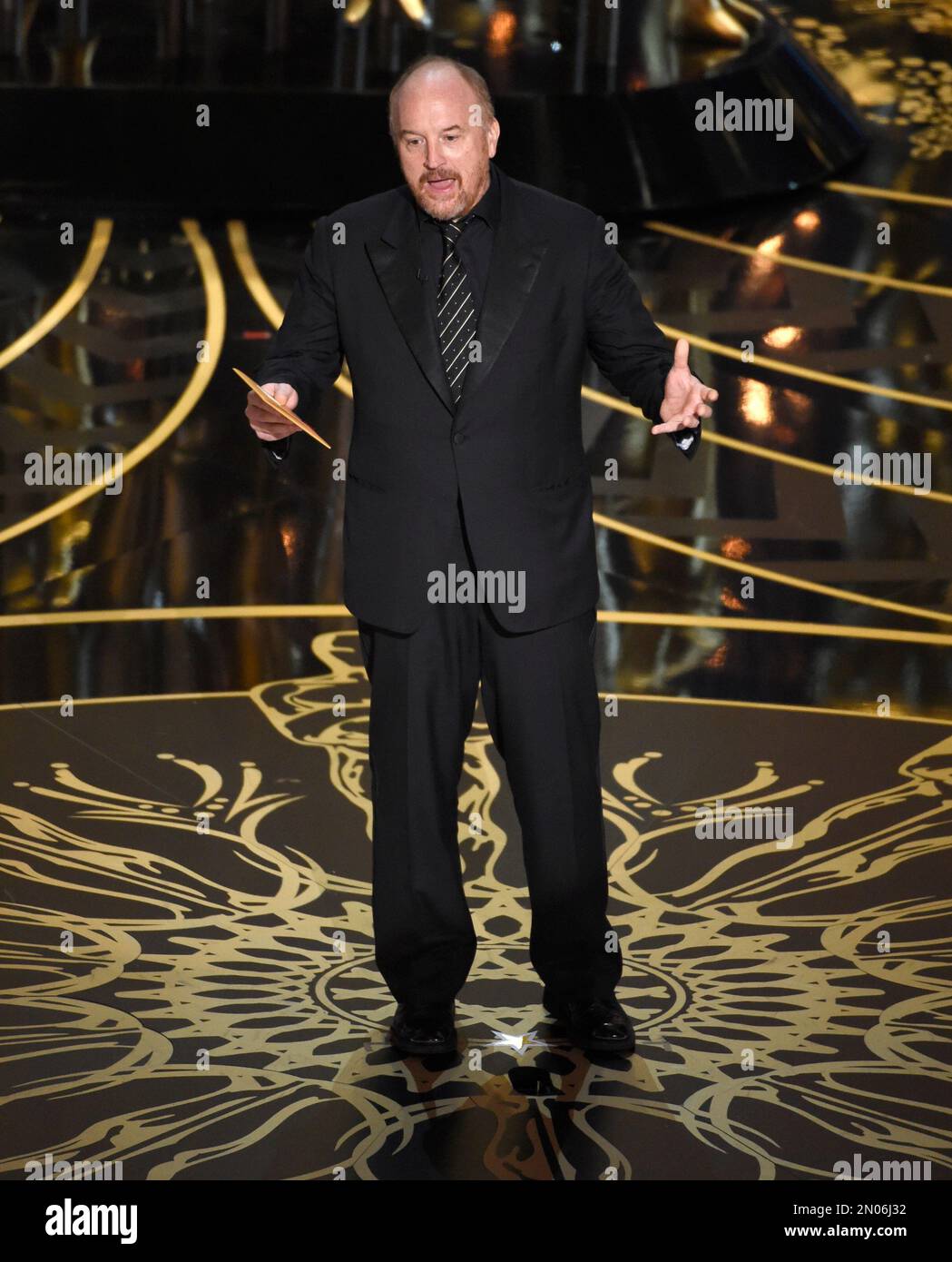 Louis C.K. presents the award for best documentary short at the Oscars on  Sunday, Feb. 28, 2016, at the Dolby Theatre in Los Angeles. (Photo by Chris  Pizzello/Invision/AP Stock Photo - Alamy