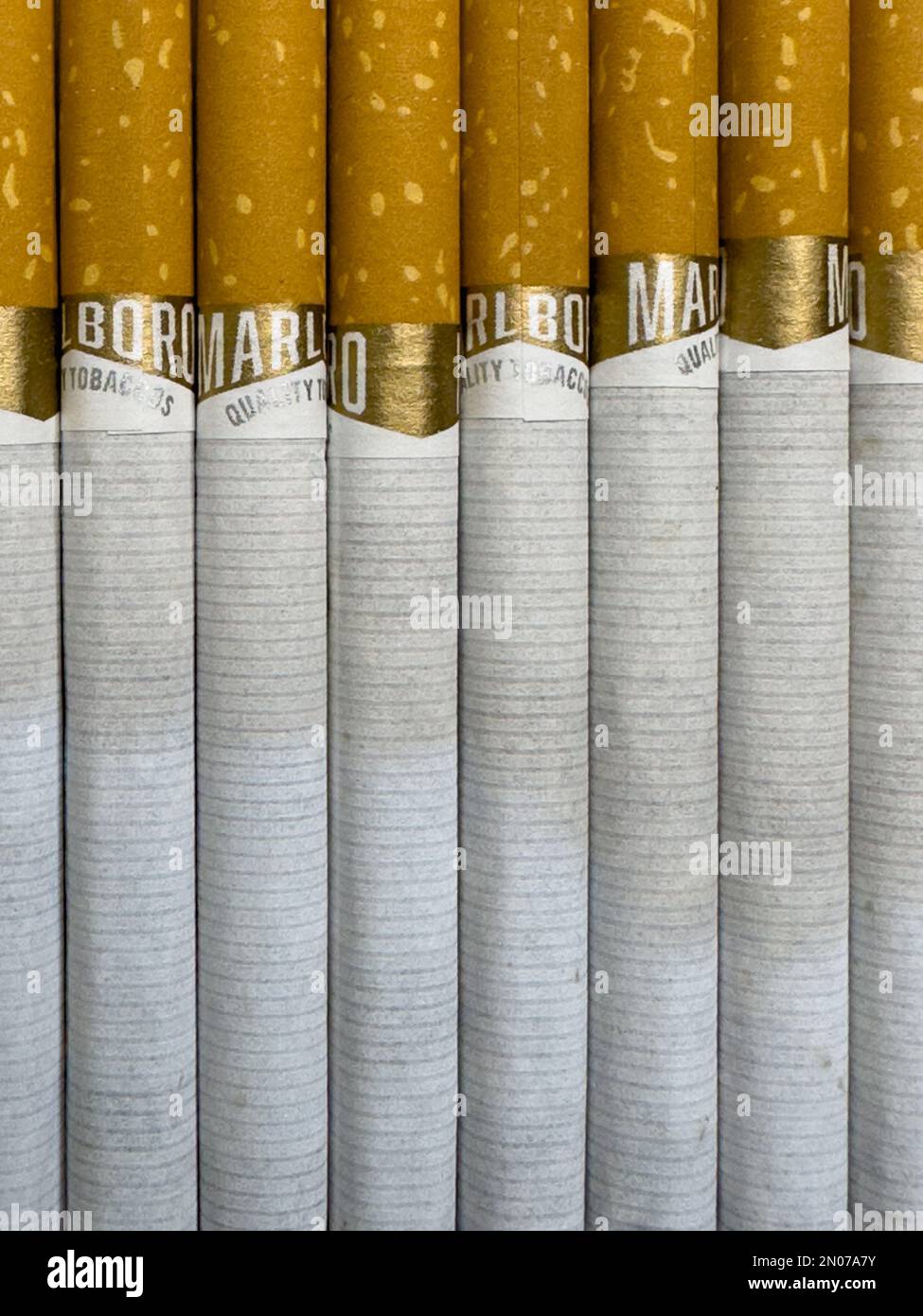 Marlboro cigarette cigarettes hi-res stock photography and images