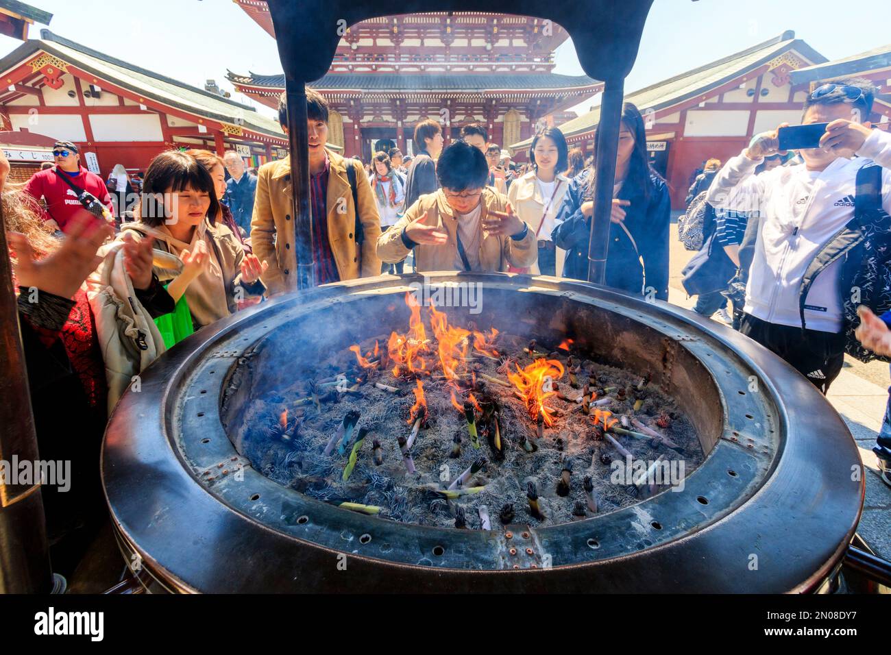 Senso ji temple large incense burner hi-res stock photography and ...