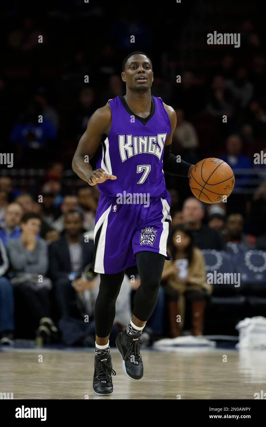 Sacramento Kings' Darren Collison in action during an NBA basketball game  against the Philadelphia 76ers, Wednesday, Feb. 10, 2016, in Philadelphia.  (AP Photo/Matt Slocum Stock Photo - Alamy, image size:866x1390