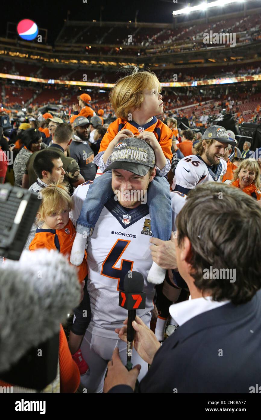 Denver Broncos' Britton Colquitt #4 celebrates with his family after the  NFL Super Bowl 50 football game Sunday, Feb. 7, 2016, in Santa Clara,  Calif. (AP Photo/Gregory Payan Stock Photo - Alamy