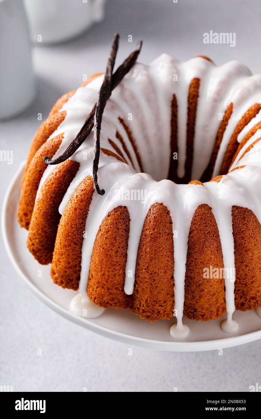 Flat lay of homemade bundt cake, spiral bundt cake, Top view of coconut bundt  cake Stock Photo - Alamy