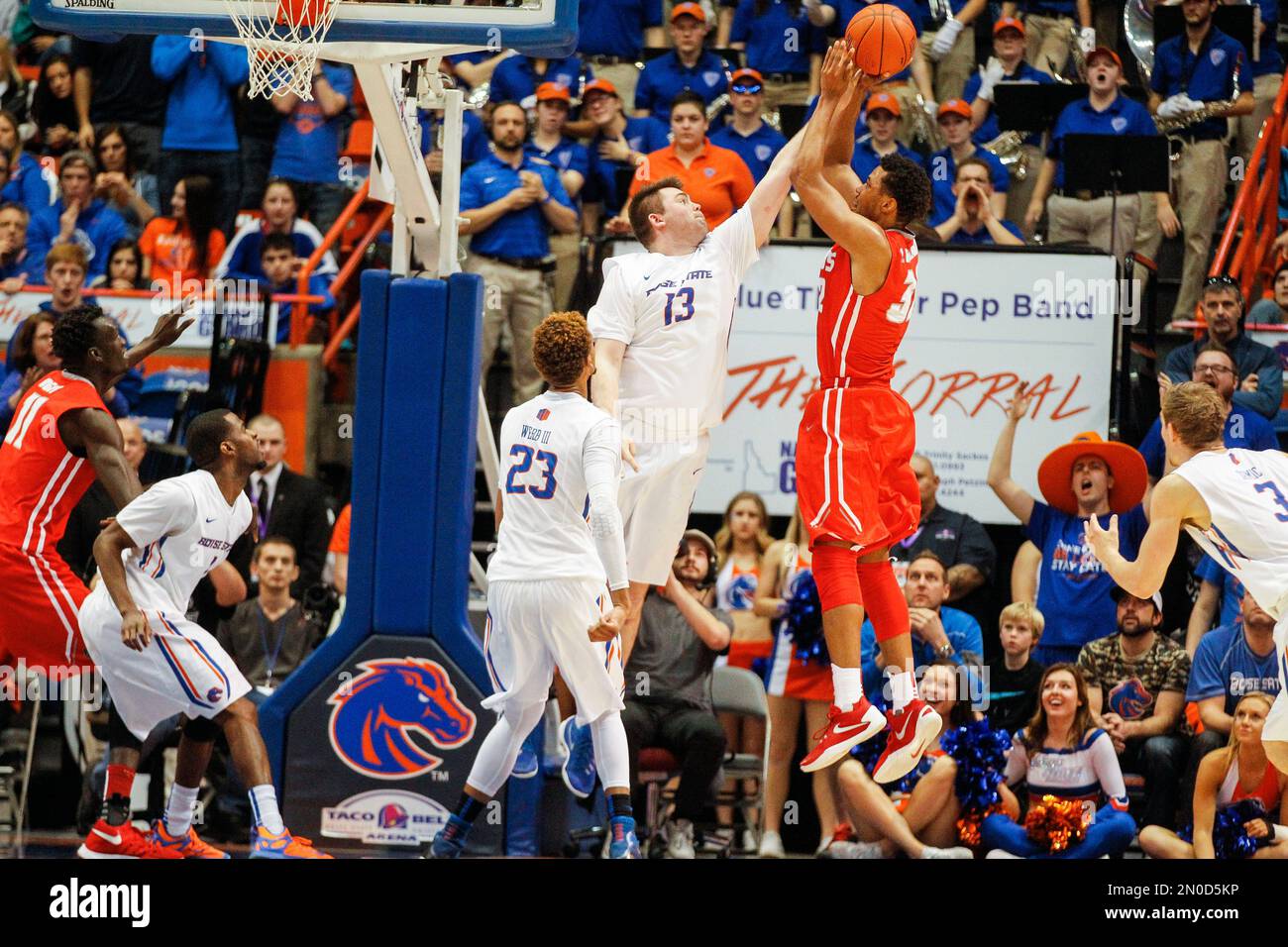 New Mexico&#039;s Tim Williams shoots over Boise State&#039;s Nick Duncan (13