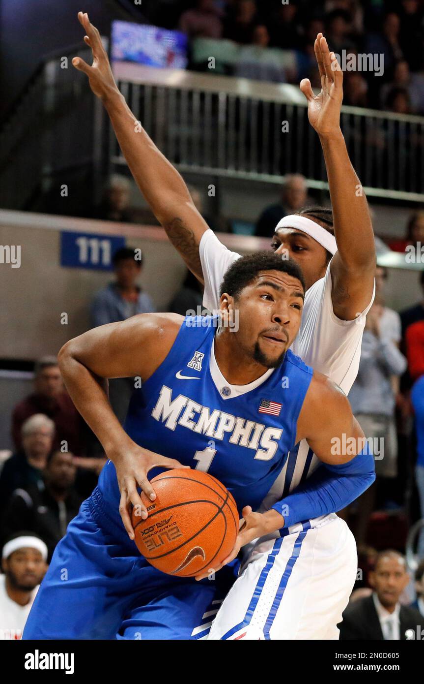 Memphis forward Dedric Lawson (1) gets by SMU's Sterling Brown, right