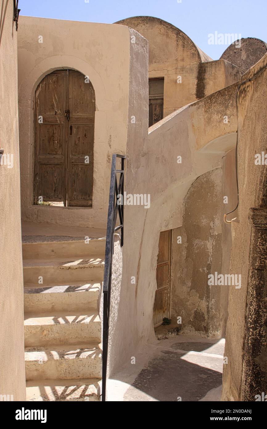 narrow alleyway and staircase entrance Stock Photo