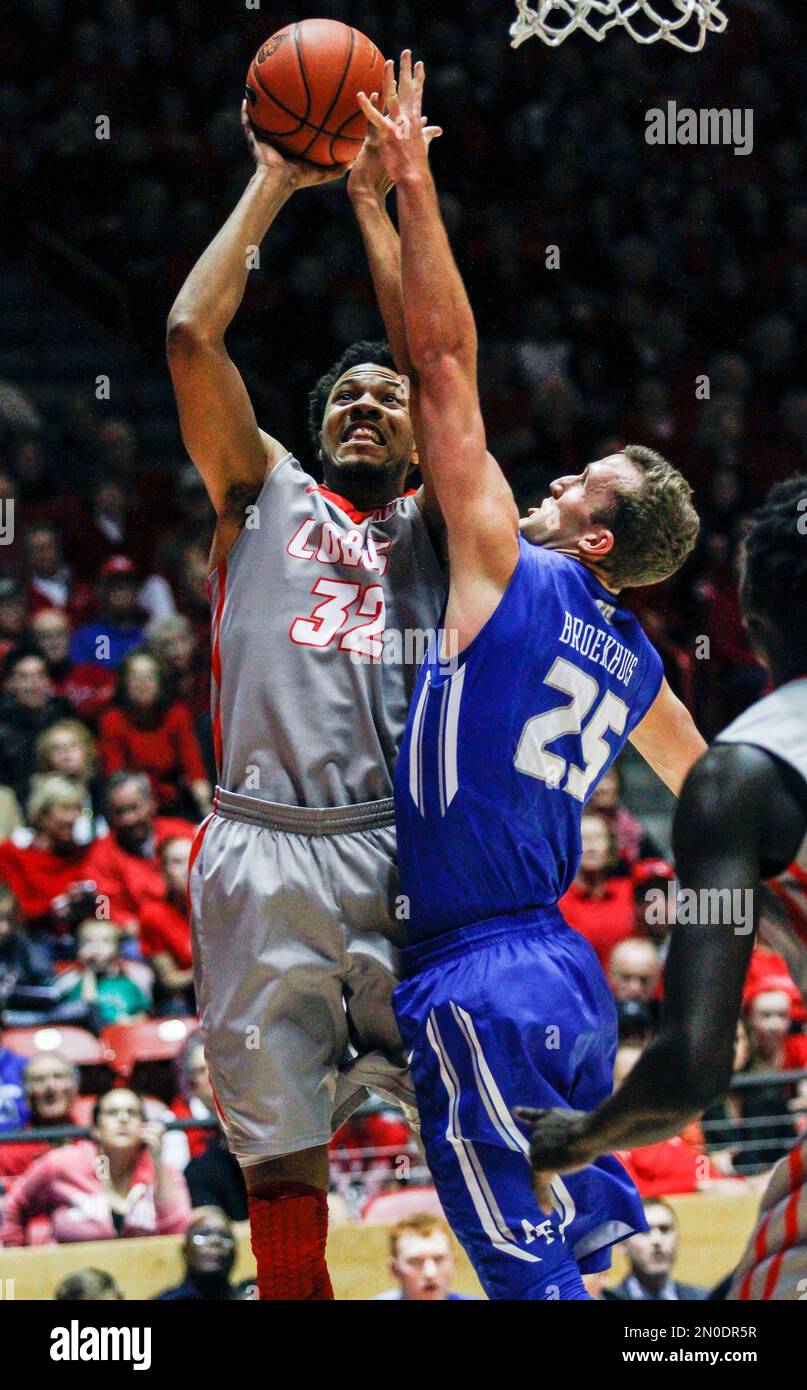 New Mexico's Tim Williams (32) shoots over Air Force's Kyle Broekhuis