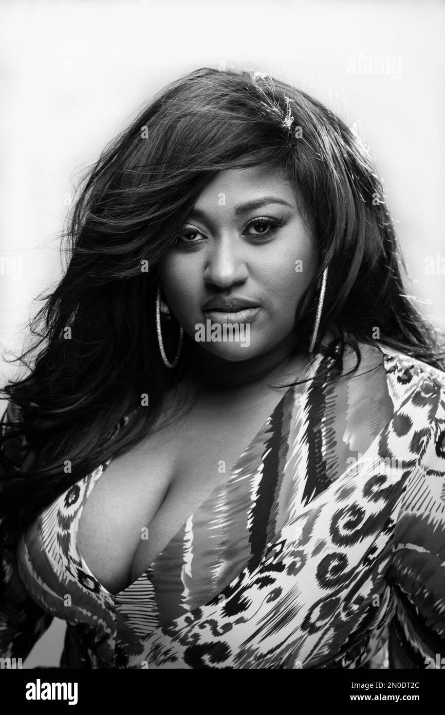 In this Jan. 11, 2016 photo, singer Jazmine Sullivan poses for a