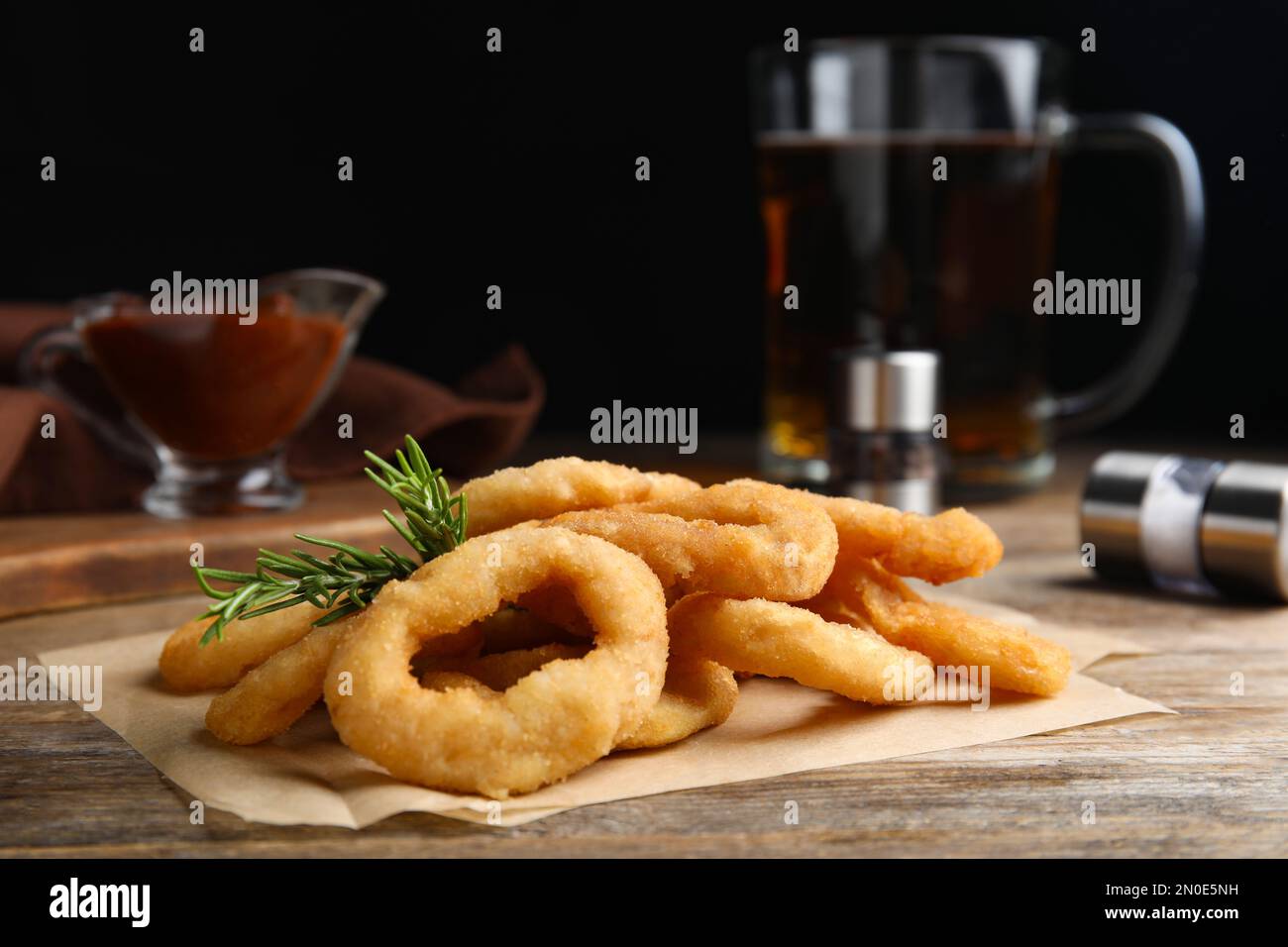 Pile deep fried battered onion rings hi-res stock photography and ...