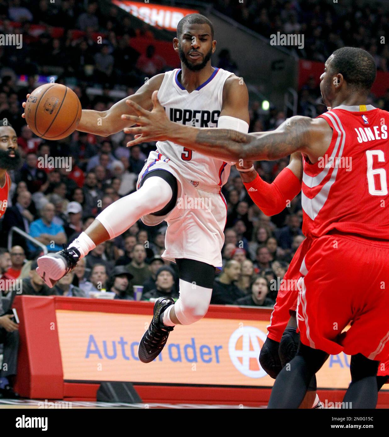 Los Angeles Clippers Guard Chris Paul, Left, Leaps To Pass The Ball ...