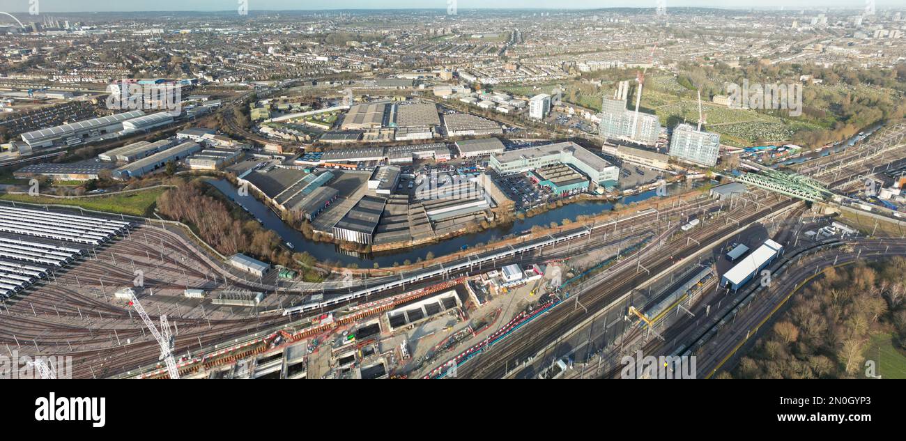 Car Giant Ltd is a British used car dealership based in White City