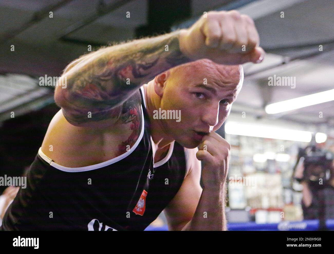 Artur Szpilka, of Poland, works out before an upcoming WBC World  heavyweight title boxing match against Deontay Wilder, Tuesday, Jan. 12,  2016, in New York. (AP Photo/Frank Franklin II Stock Photo - Alamy