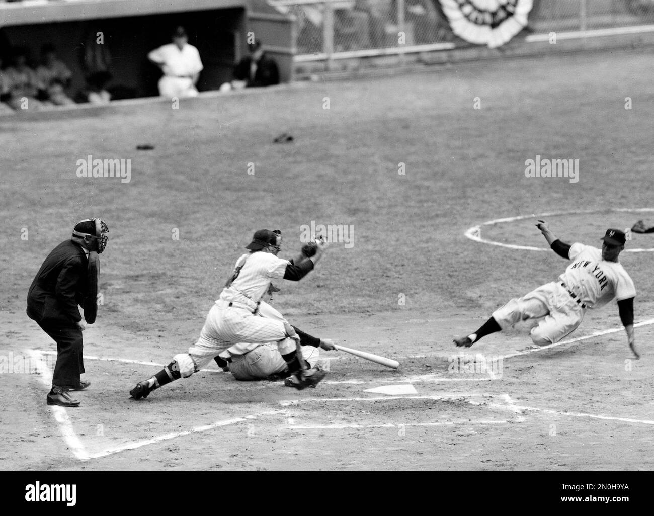 https://c8.alamy.com/comp/2N0H9YA/file-in-this-oct-4-1951-file-photo-new-york-giants-monte-irvin-right-successfully-steals-home-as-new-york-yankees-catcher-yogi-berra-steps-up-to-the-plate-with-the-ball-in-the-first-inning-of-game-1-in-baseballs-world-series-at-yankee-stadium-in-new-york-irvin-a-hall-of-fame-power-hitting-outfielder-who-starred-for-the-new-york-giants-in-the-1950s-in-a-career-abbreviated-by-major-league-baseballs-exclusion-of-black-players-died-monday-night-jan-11-2016-of-natural-causes-at-his-houston-home-he-was-96-ap-photofile-2N0H9YA.jpg