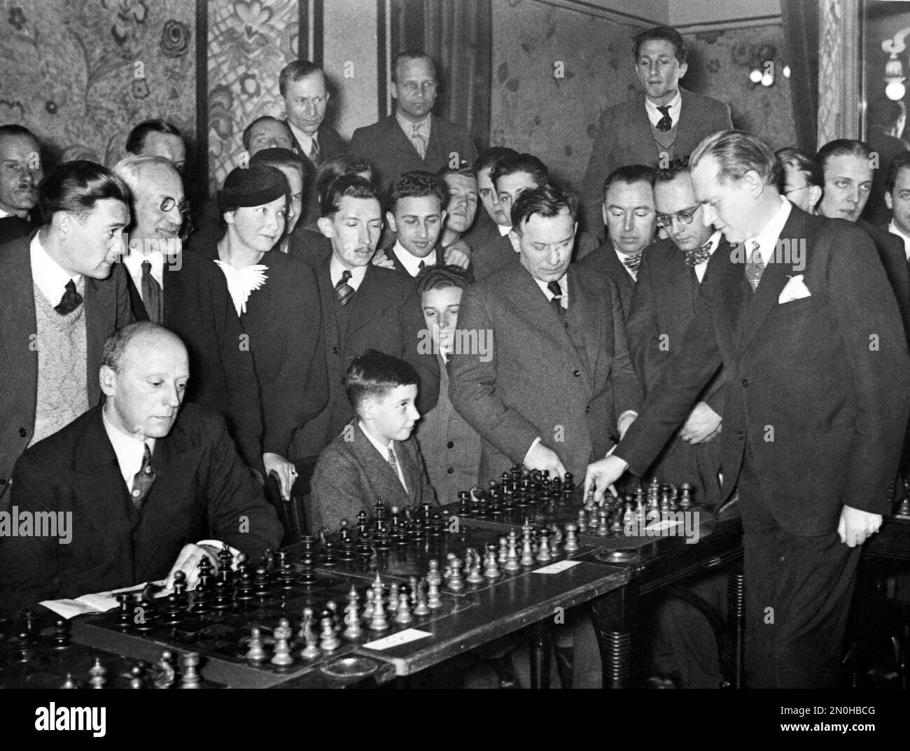 Alexander Alekhine playing simultaneous chess, 1930 Stock Photo - Alamy