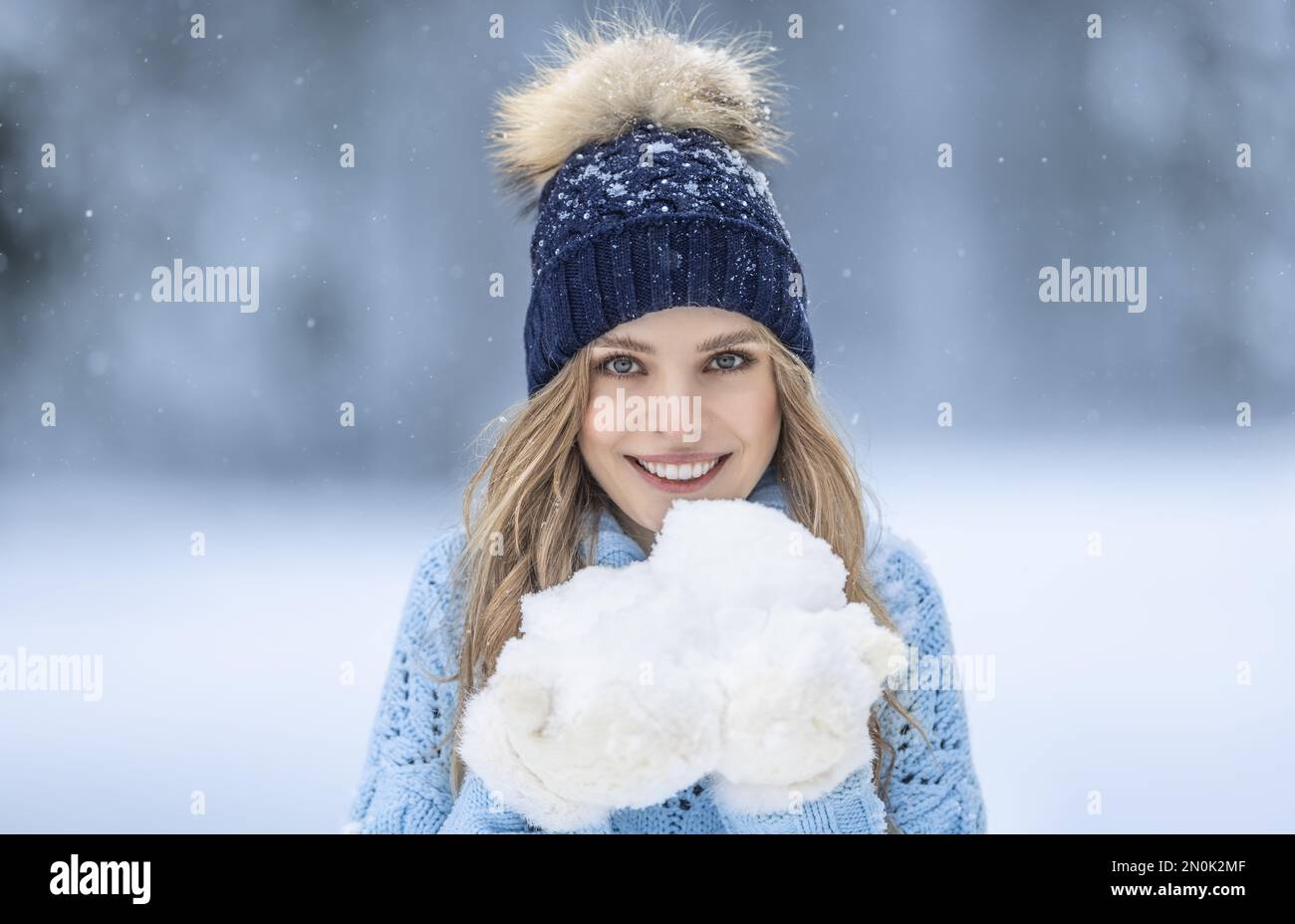 171,864 Cold Weather Clothes Royalty-Free Photos and Stock Images
