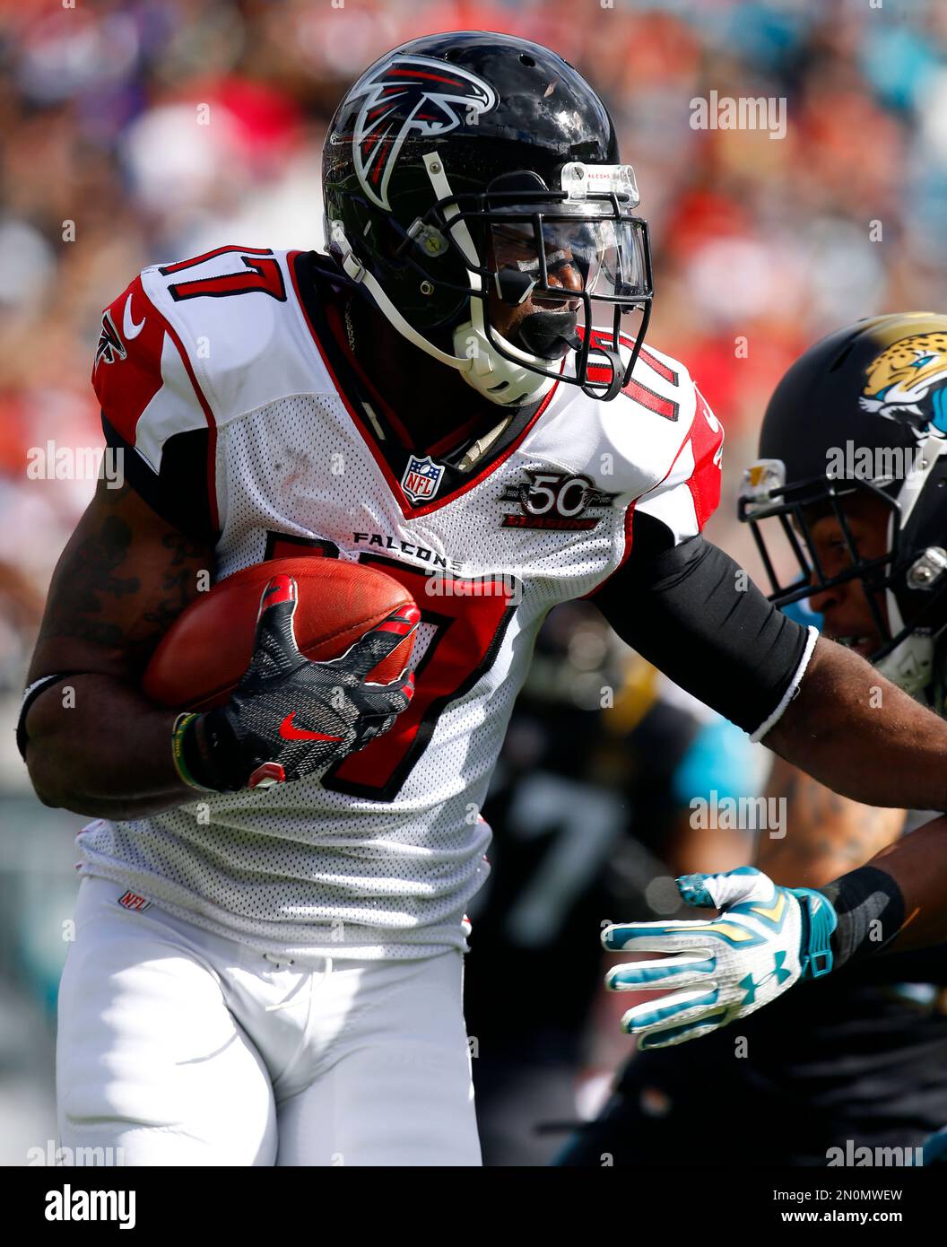 Atlanta Falcons wide receiver Devin Hester (17) returns a kickoff ...