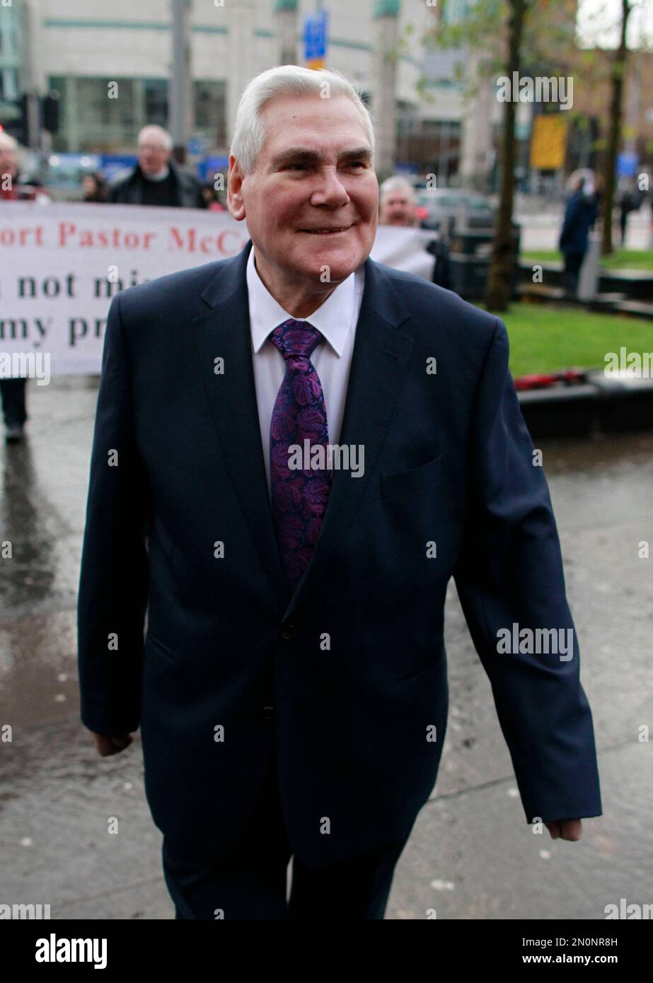 evangelical-preacher-james-mcconnell-arrives-at-belfast-magistrate-s