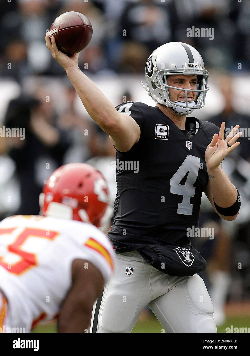 Oakland Raiders quarterback Derek Carr (4) passes in front of Kansas