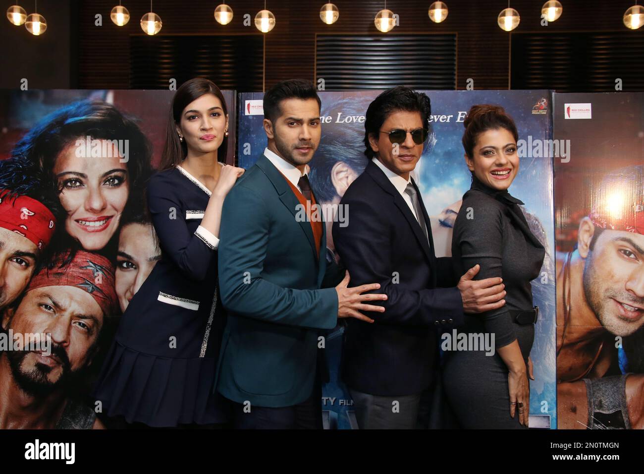 Varun Dhawan, Kriti Sanon, Kajol and Shah Rukh Khan attend Photocall  News Photo - Getty Images