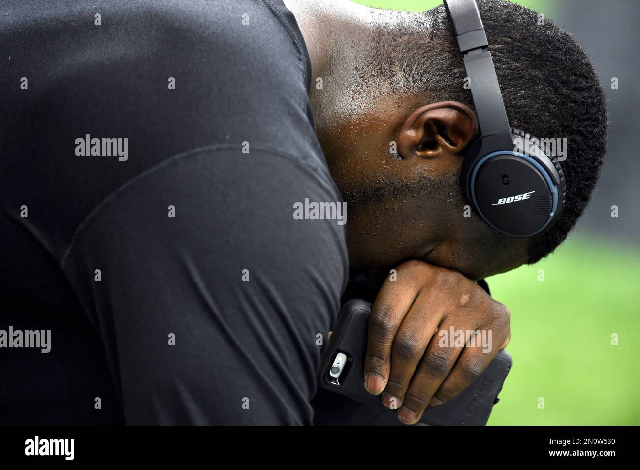 A New Orleans Saints players wears Bose headphones before an NFL football  game against the Houston Texans, Sunday, Nov. 29, 2015, in Houston. (AP  Photo/Eric Christian Smith Stock Photo - Alamy