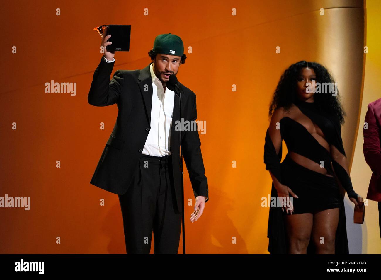 Bad Bunny accepts the award for best musica urbana album for "Un Verano(09)