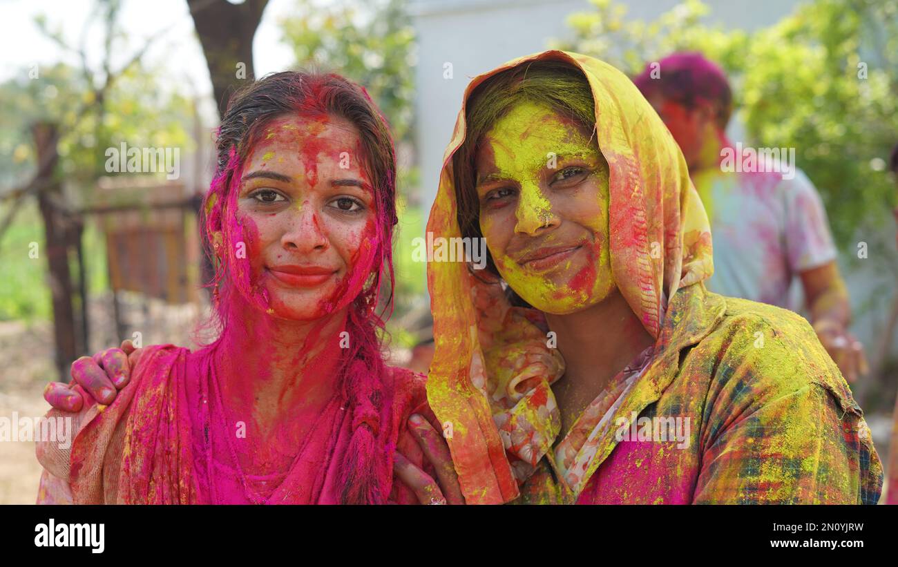 05 February 2023 Jaipur, Rajasthan, India. Happy Mother enjoying time with her daughter during holi festival at home Stock Photo