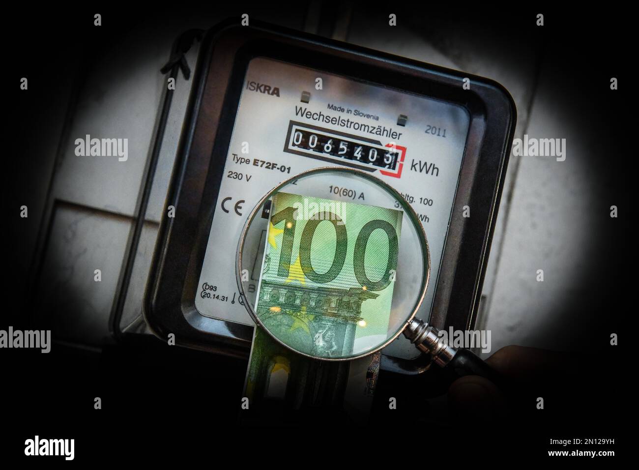 Symbol photo, electricity meter, electricity consumption, electricity