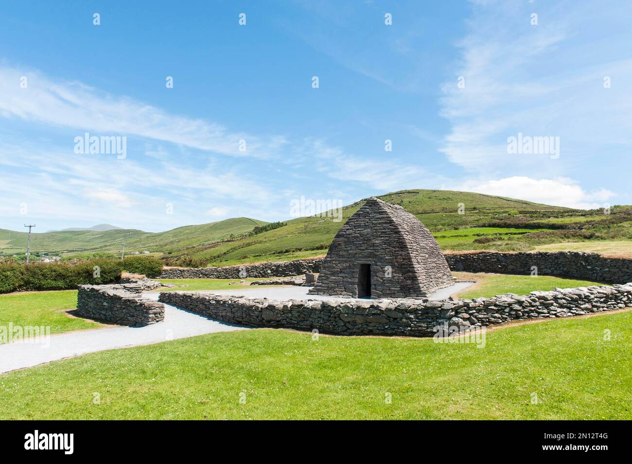 Iroquoian Church, Early Christian Drystone Church, Gallarus Oratory, Oratory, Sáipéilín Ghallarais, at Kilmalkedar, Slea Head Drive, Dingle Peninsula, Stock Photo