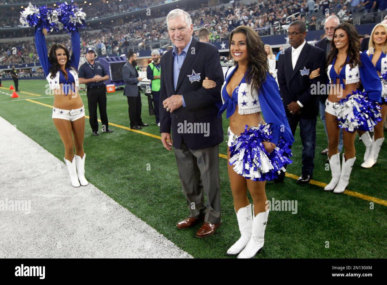 Dallas Cowboys Ring of Honor member Lee Roy Jordan is escorted by an Dallas  Cowboys Cheerleader during an NFL football game Sunday, Nov. 1, 2015, in  Arlington, Texas. (AP Photo/Michael Ainsworth Stock