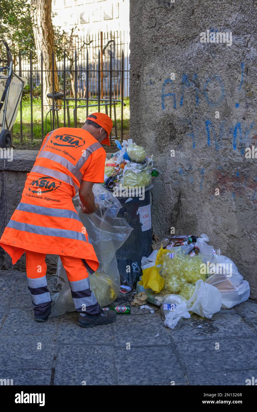 The garbage man hi-res stock photography and images - Alamy