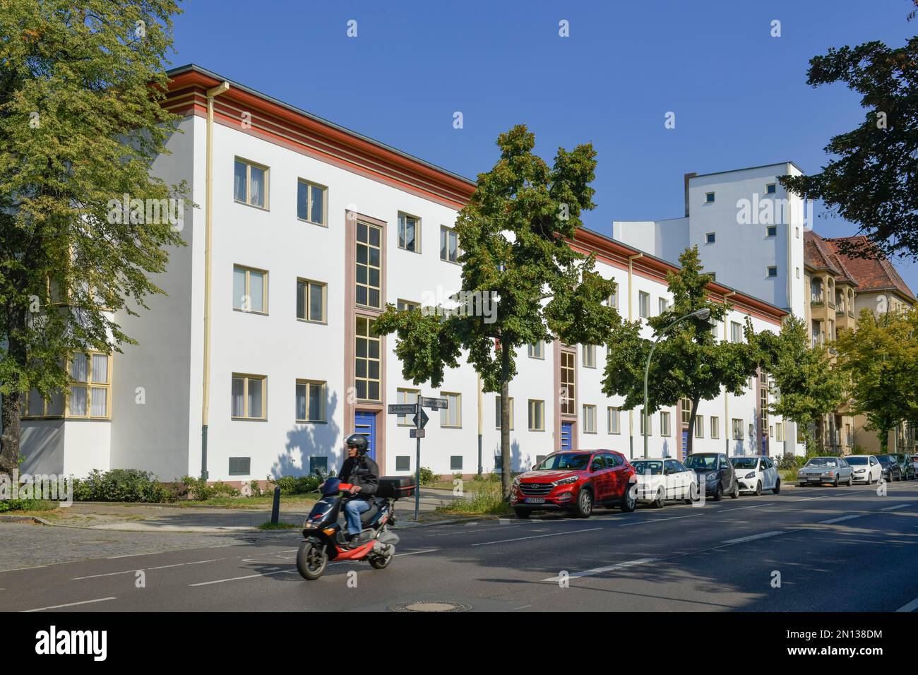 Large housing estate Weiße Stadt, Emmentaler Straße, UNESCO World Heritage Site, Reinickendorf, Berlin, Germany, Europe Stock Photo