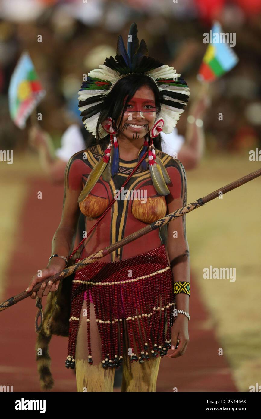 EDS NOTE NUDITY.- In this photo taken Saturday, Oct. 24, 2015 a ...