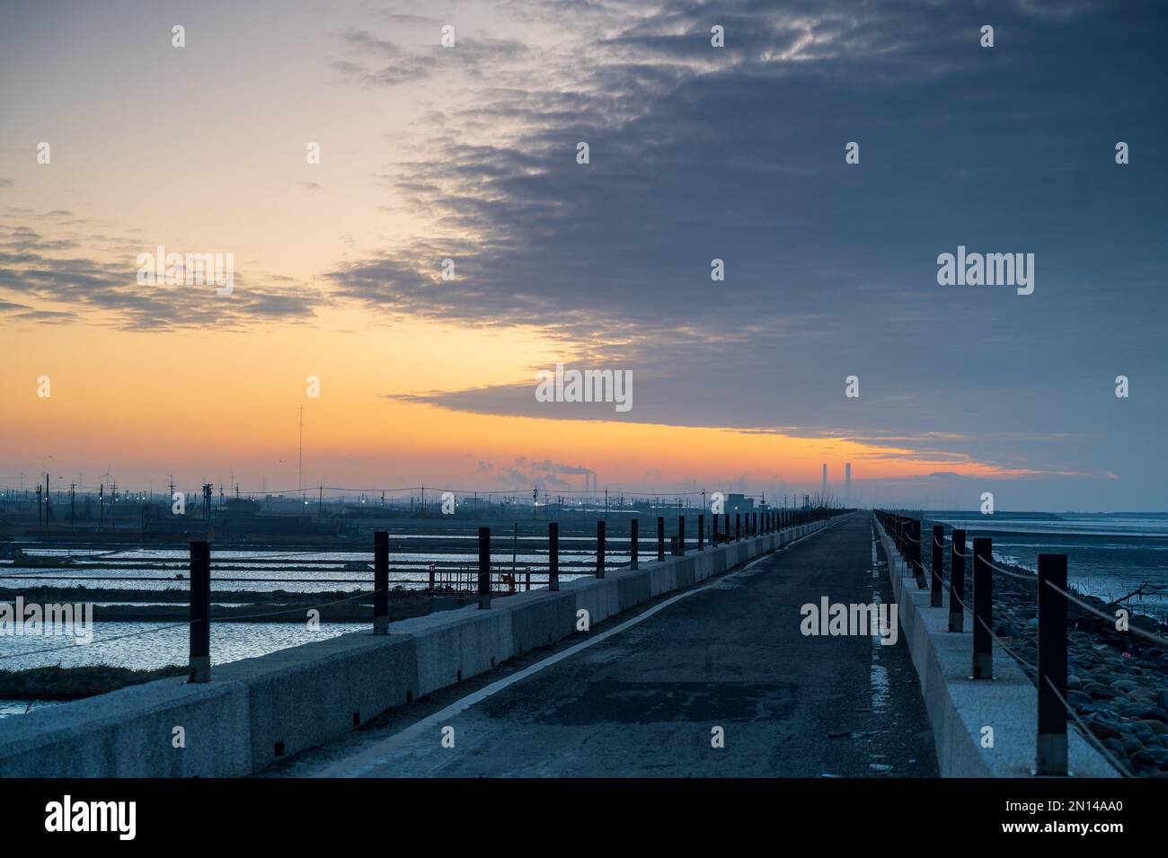 Colorful sunsets on the coast, petrochemical plants on outlying islands. Sixth naphtha cracker, Mailiao Township, Yunlin County, Taiwan Stock Photo