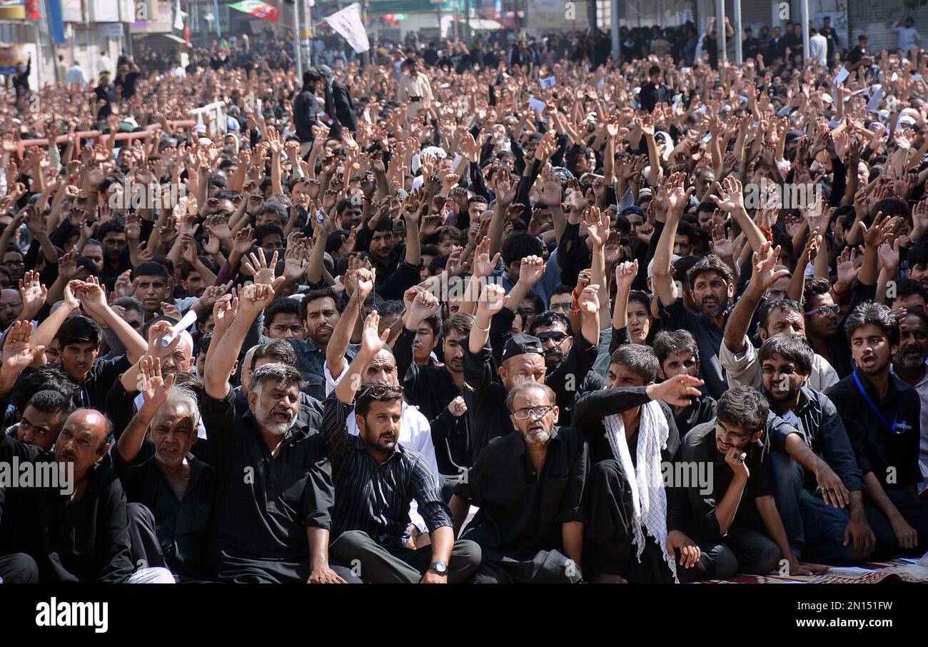 Pakistani Shiite Muslims chant slogans to condemn Friday's suicide ...