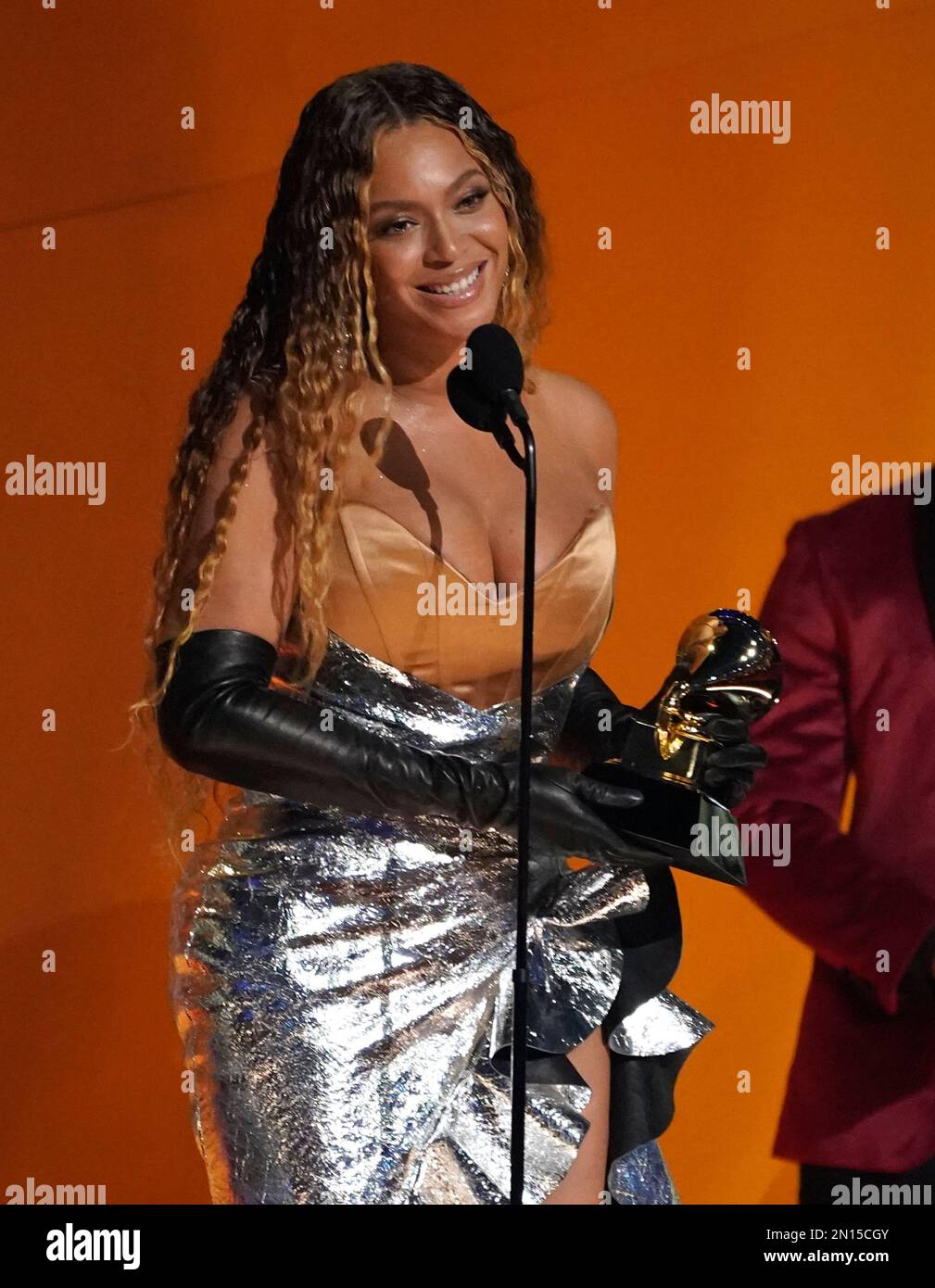 Beyonce accepts the award for best dance/electronic music album for