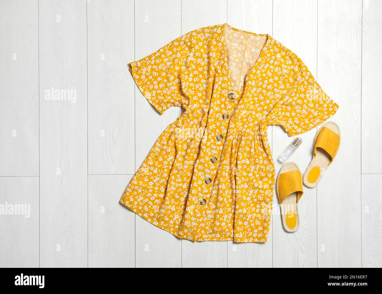 yellow dress with orange shoes Yellow Dress @a.p.i.e.c.e.o.f.m.e @guess @shopandtrade.gr Jewels @zara Shoes @panterasiren__ styling @andrianounos Mua @klimentinipapadimitriou Hair @konstantinosavgerinos Colorist @sylia_zerva_chroma_laboratory
