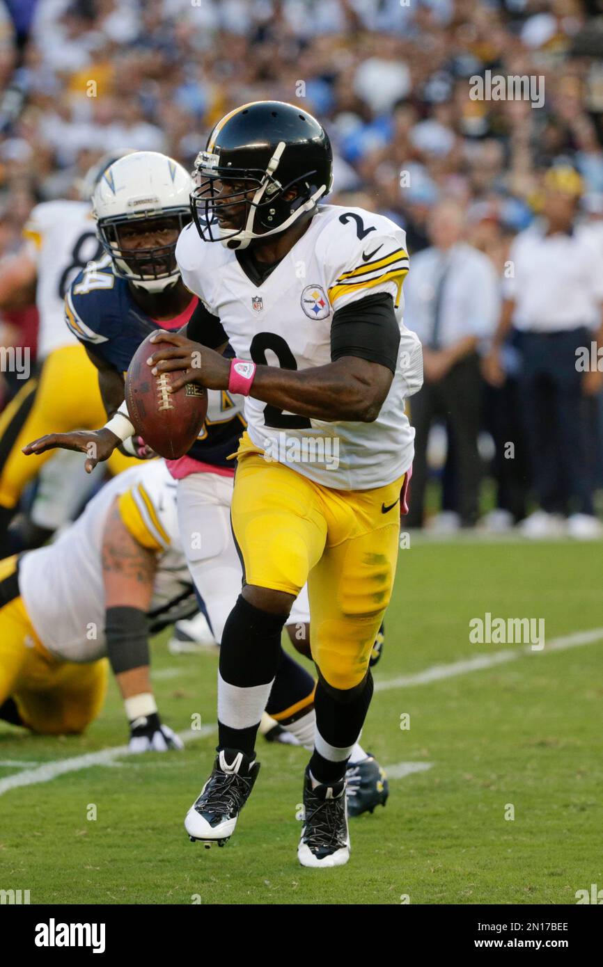 Pittsburgh Steelers quarterback Mike Vick (2) scrambles while playing