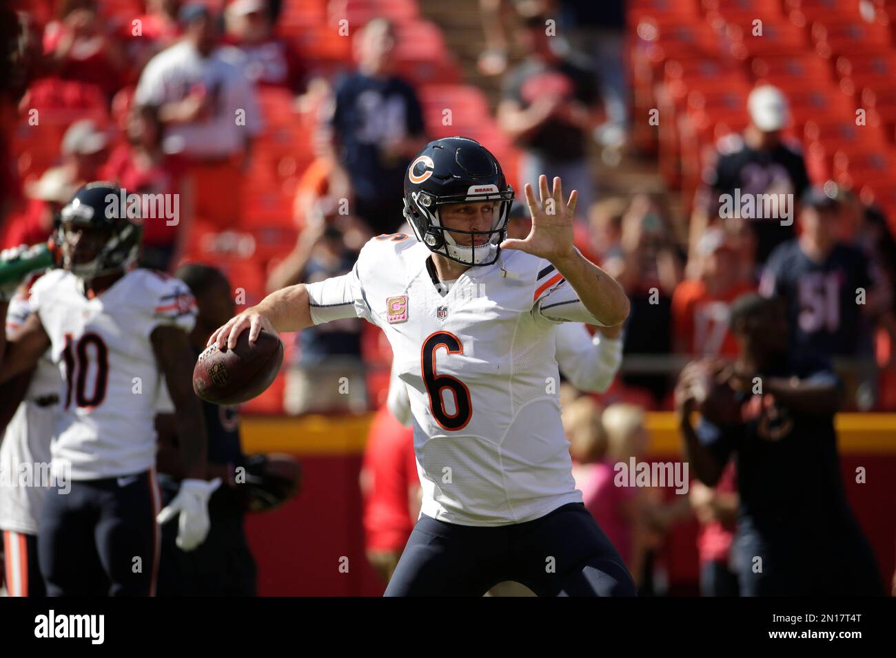 Chicago Bears quarterback Jay Cutler (6) throws before an NFL football game  against the Kansas City Chiefs in Kansas City, Mo., Sunday, Oct. 11, 2015.  (AP Photo/Charlie Riedel Stock Photo - Alamy