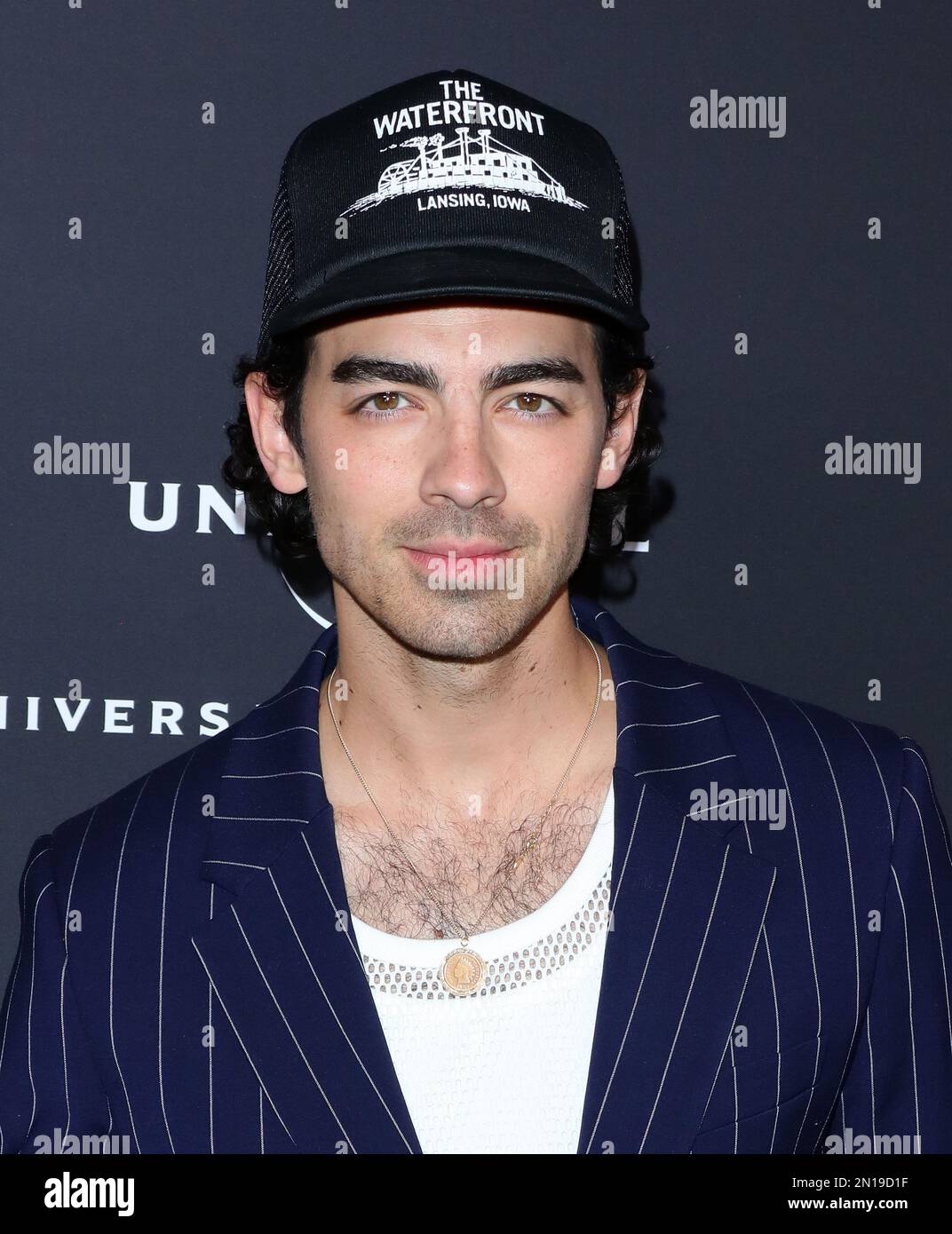 joe jonas mardi gras universal