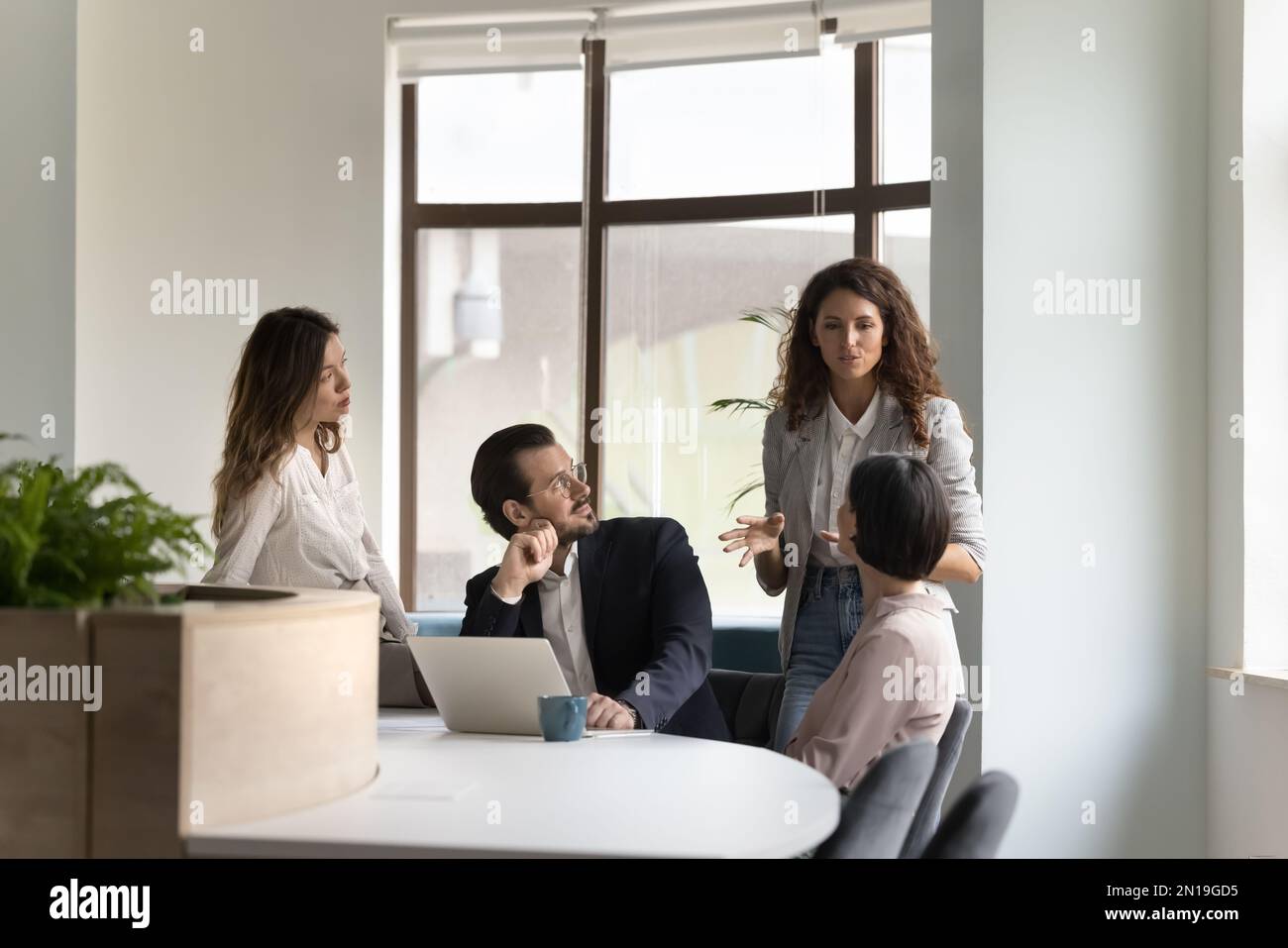 Diverse work team hi-res stock photography and images - Alamy