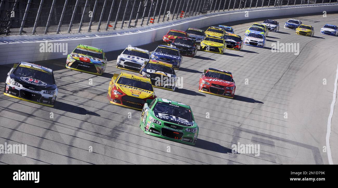 Austin Dillon (3) and Kevin Harvick (4) leads the start of the NASCAR ...