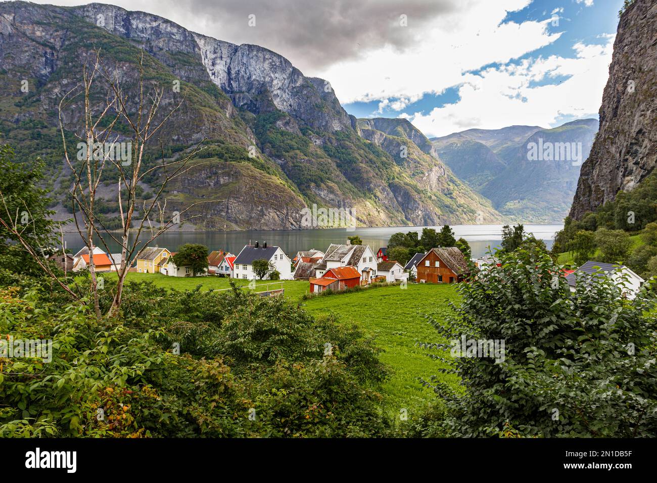 Der Ort Undredal am Aurlandsfjord in der Provinz Vestland, Norwegen, Europa. Stock Photo