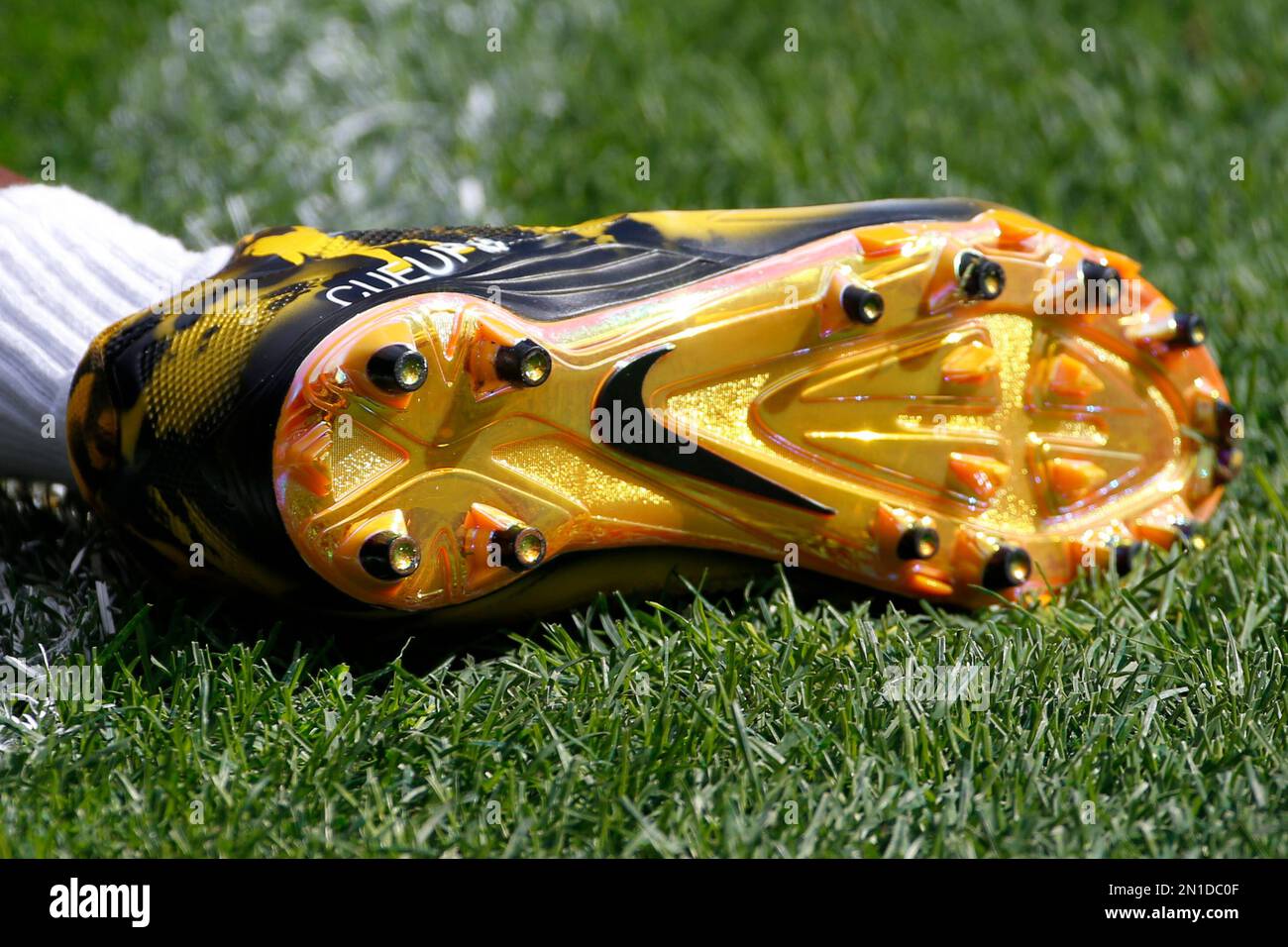 San Francisco 49ers wide receiver Quinton Patton (11) sits on the sideline  during the second half of an NFL football game against the Arizona Cardinals  in Santa Clara, Calif., Sunday, Nov. 29