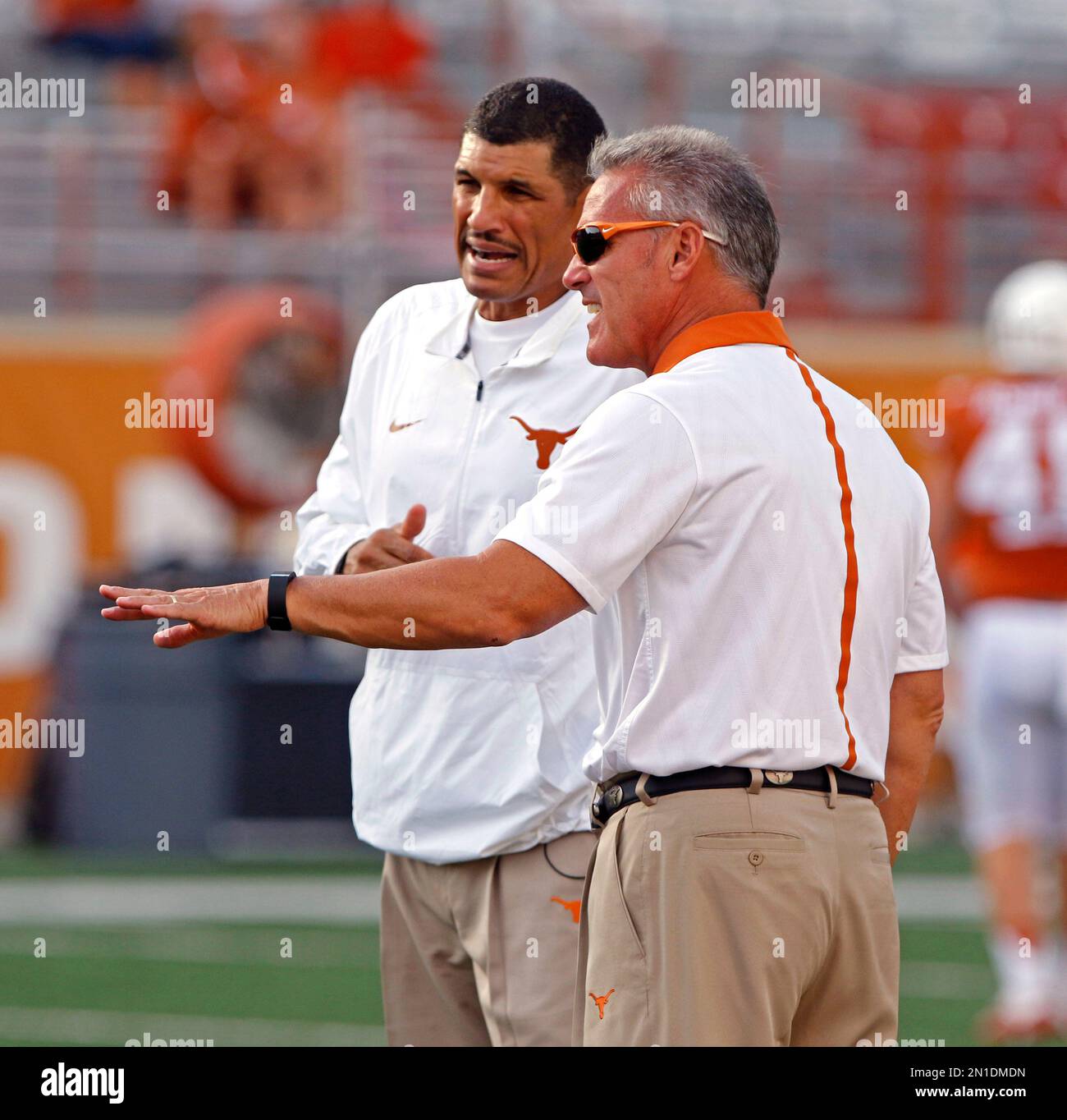Texas offensive coordinator Jay Norvell, left, talks with quarterbacks
