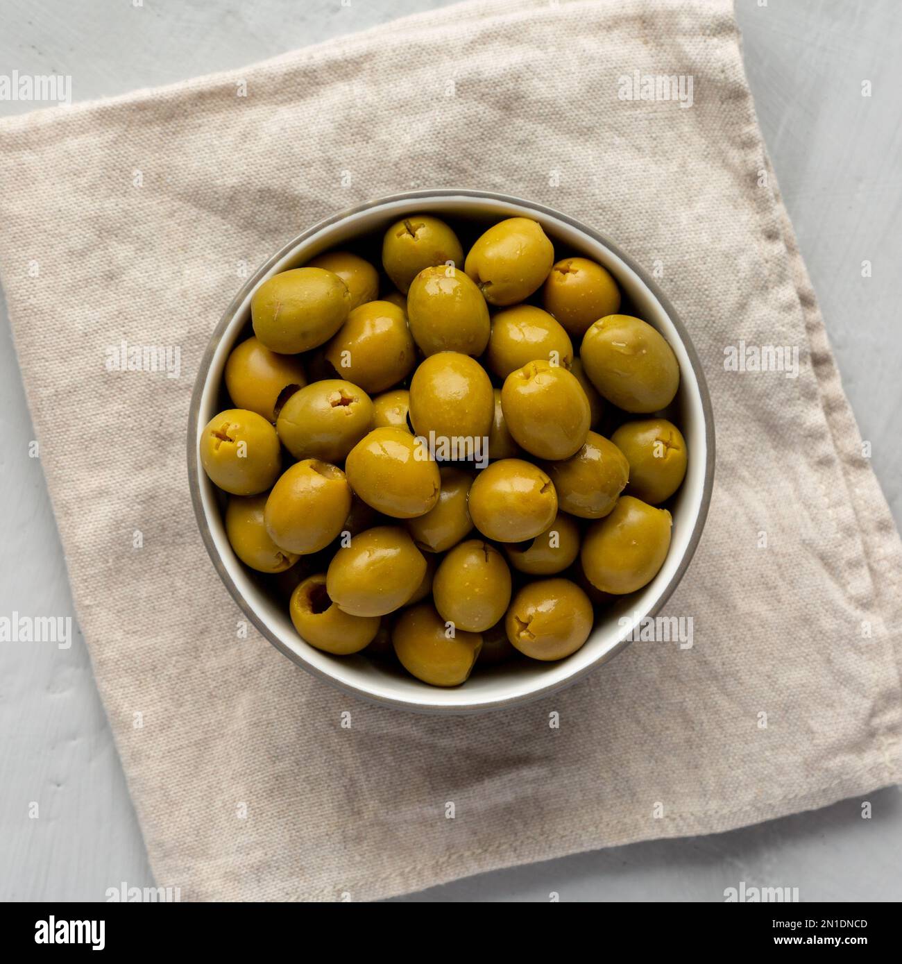 Olives in a bowl top view hi-res stock photography and images - Alamy