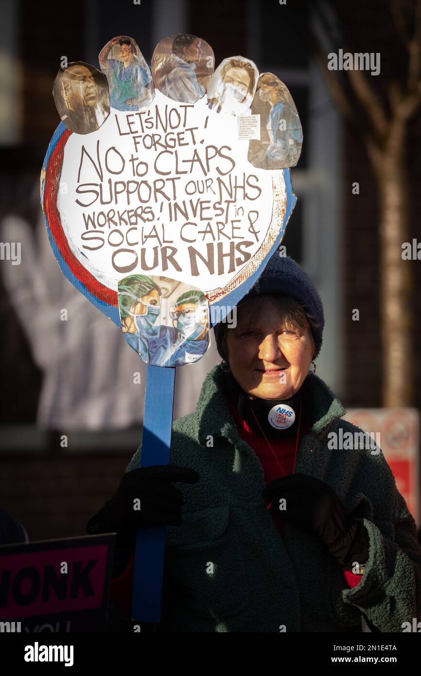 Manchester, UK. 06th Feb, 2023. NHS workers, nurses and general public join the picket line at The Christie Cancer hospital in Manchester. February the 6th saw the biggest day of strike action to take place in the NHS in its 75 year history. Credit: GaryRobertsphotography/Alamy Live News Credit: GaryRobertsphotography/Alamy Live News Stock Photo