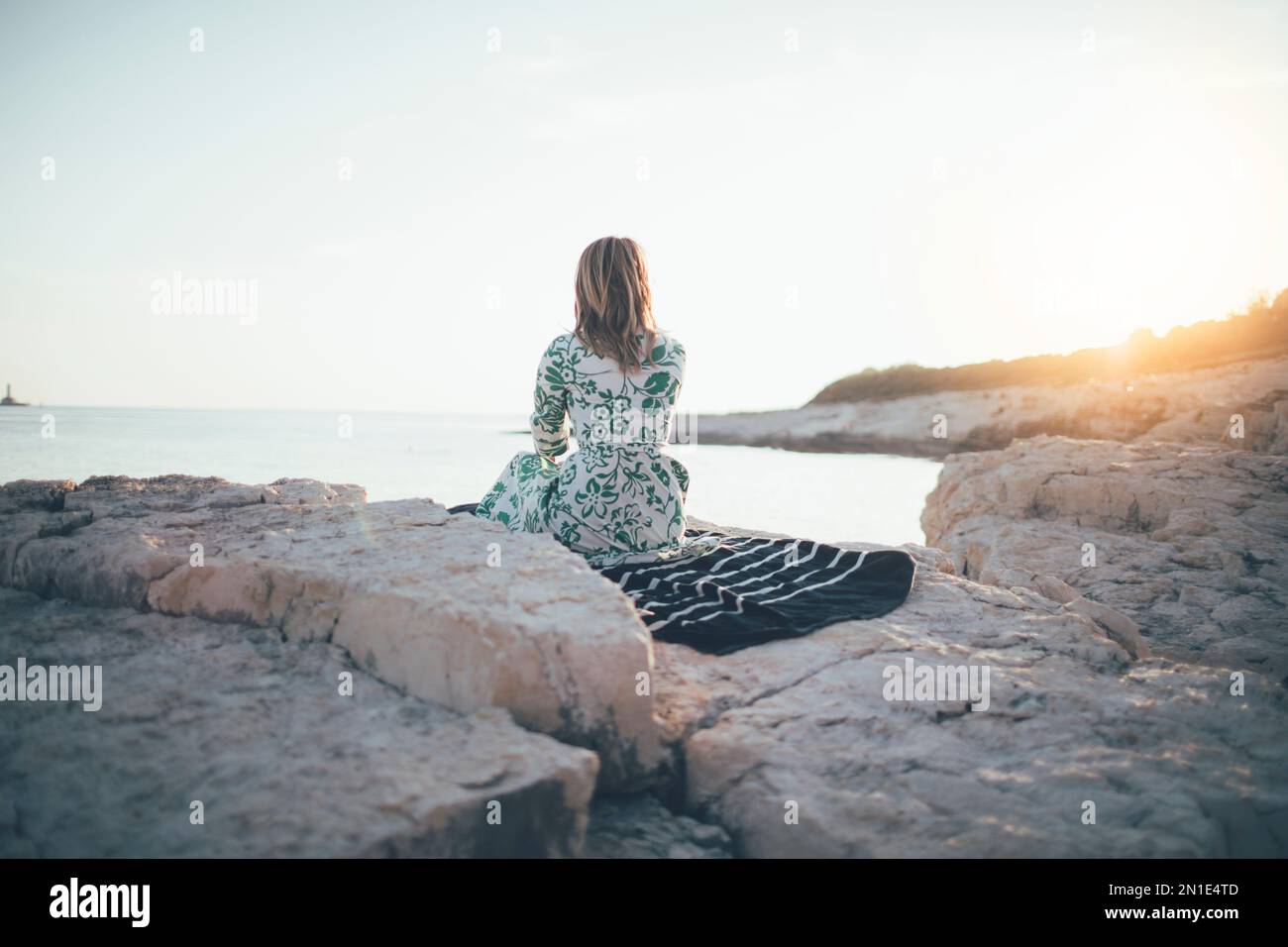 Single women lonely rear hi-res stock photography and images - Alamy