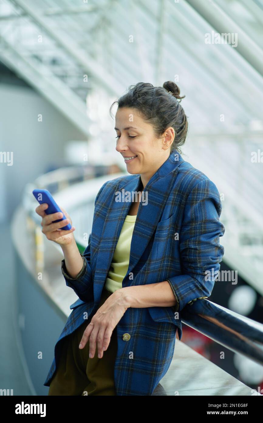 Photo mature smiling business hi-res stock photography and images - Alamy