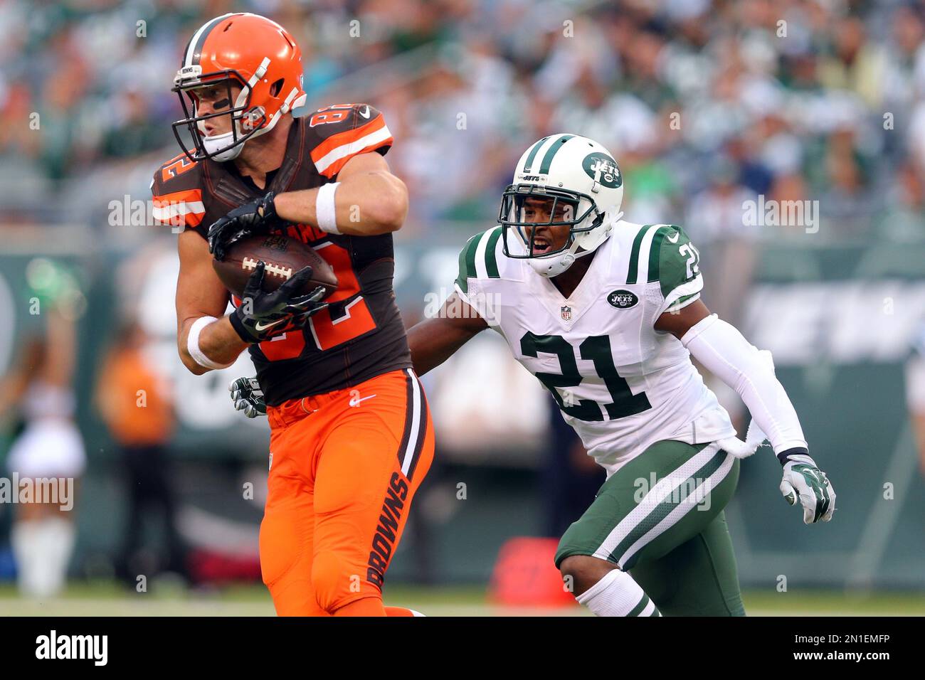 Cleveland Browns tight end Gary Barnidge in action during an NFL football  game against the Jacksonville Jaguars Sunday, Dec. 1, 2013, in Cleveland.  Jacksonville won 32-28. (AP Photo/David Richard Stock Photo - Alamy