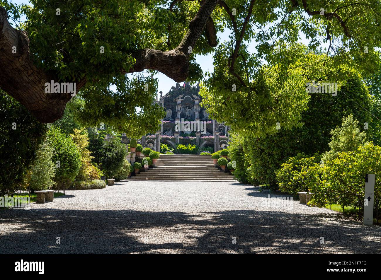 the-gardens-of-palazzo-borromeo-isola-bella-borromean-islands-lake
