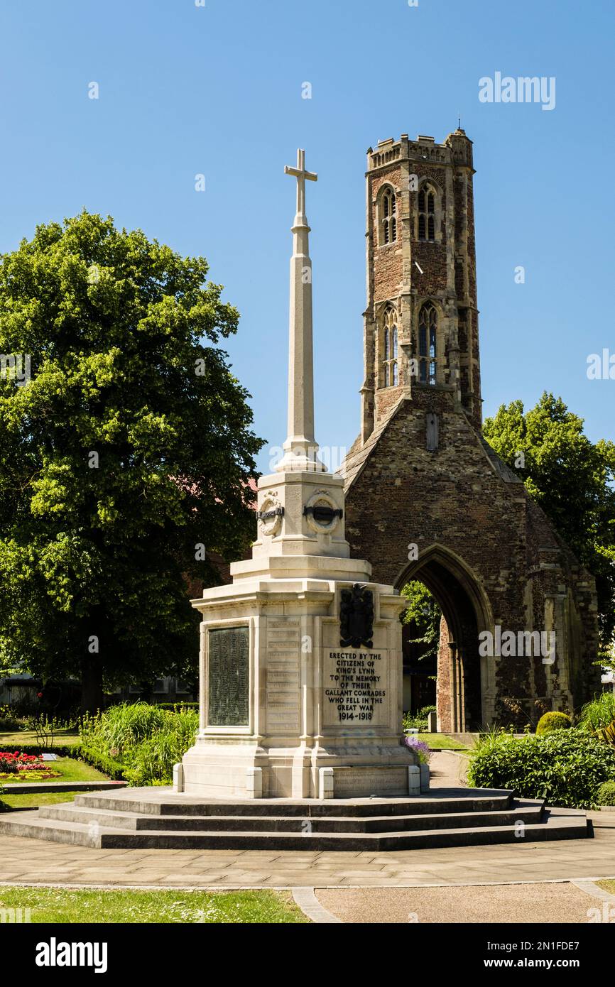 War memorial and Greyfriar's Tower in Tower Gardens. The Walks, Kings Lynn, Norfolk, England, UK, Britain Stock Photo